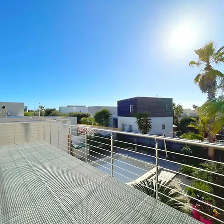 Moderne à Sète: Piscine Privée, à 200m, Clim, Wifi - Fr-1-338-334 *